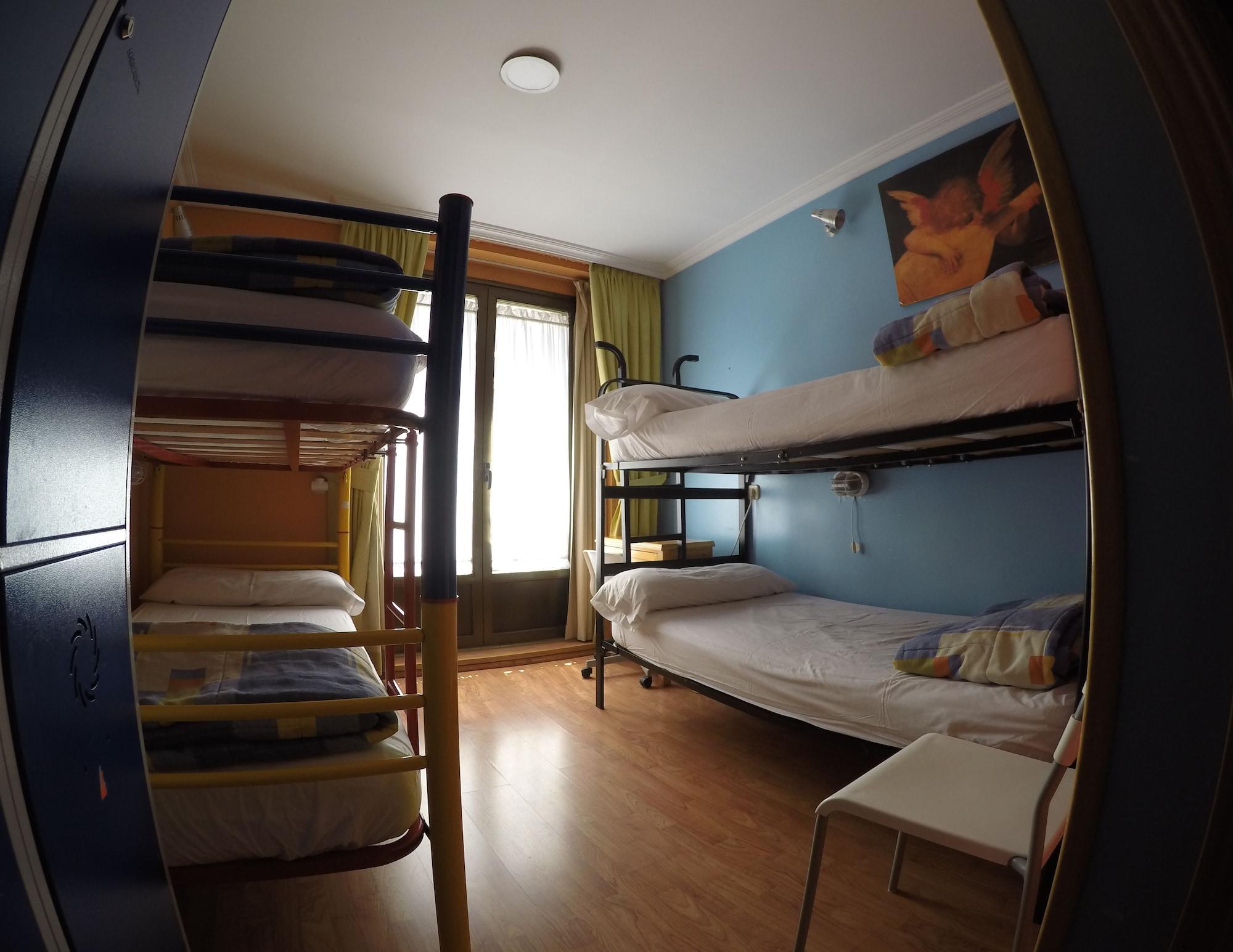 Хостел Rc Miguel Angel Мадрид Экстерьер фото Hostel room in Madrid, Spain
