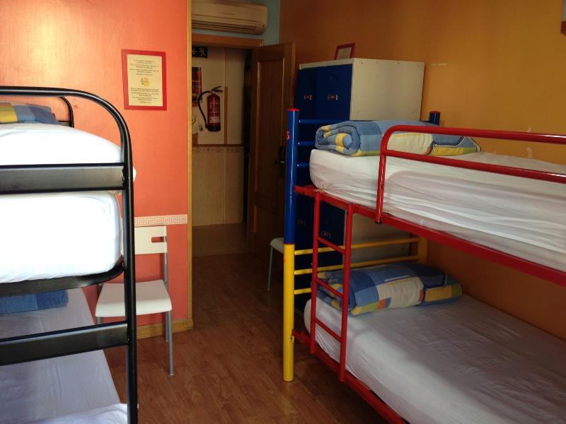 Хостел Rc Miguel Angel Мадрид Экстерьер фото Hostel in Madrid, Spain